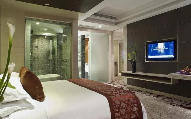 Shun He International Hotel