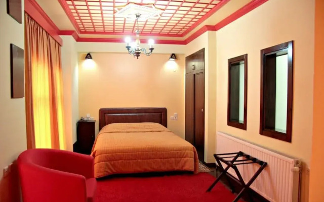 Taxiarches Hotel