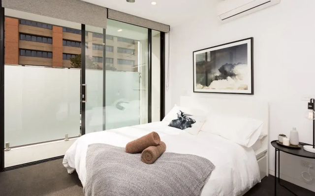 LOLA Sophisticated 3 Level Stunner with Private Rooftop
