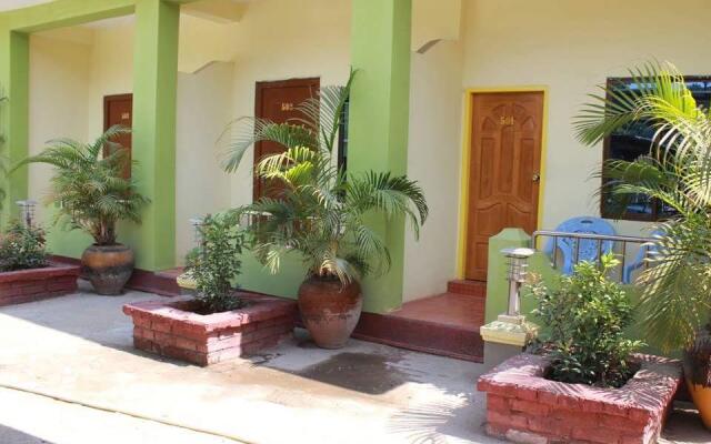 Отель Nway Htway Yeik Guest House Мьянма, Пром - отзывы, цены и фото номеров - забронировать отель Nway Htway Yeik Guest House онлайн вид на фасад