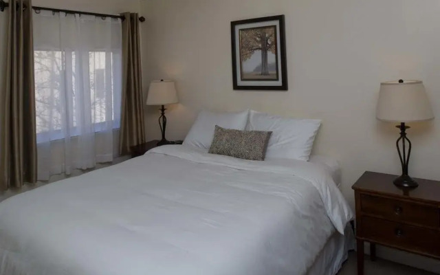 Duke's 8th Avenue Hotel
