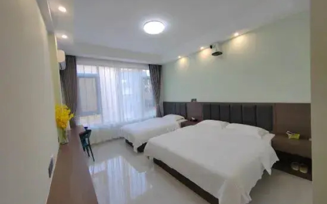 Alley to Hotel (Sanya College)
