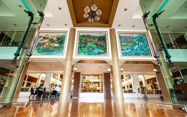 At Ayutthaya Hotel