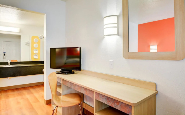 Motel 6 Southington, CT - Hartford