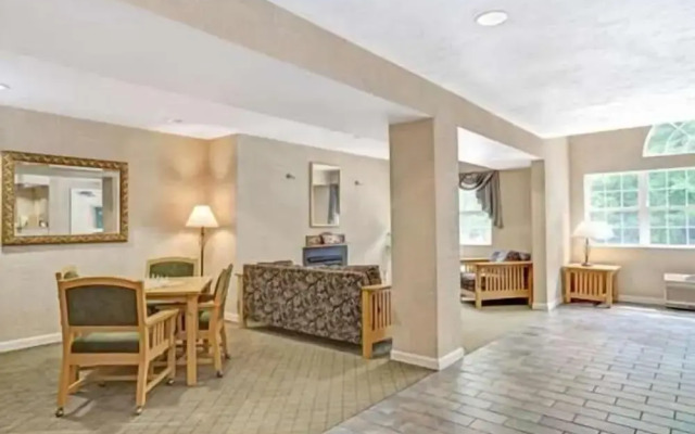 Sturbridge Plaza Hotel