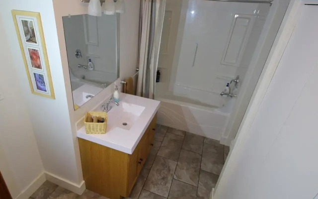Mossy Hill Suite