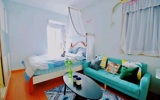 Avatar Clouds Large Queen Bed & High Rise View