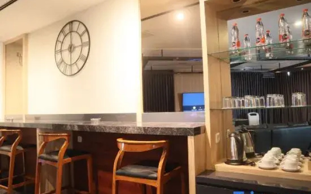 Twin Tower Hotel & Residence