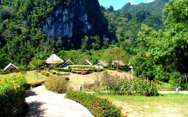 The Cliff and River Jungle Resort