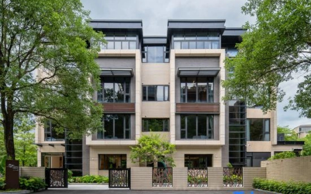 Hidden Lake Affordable Luxury Home