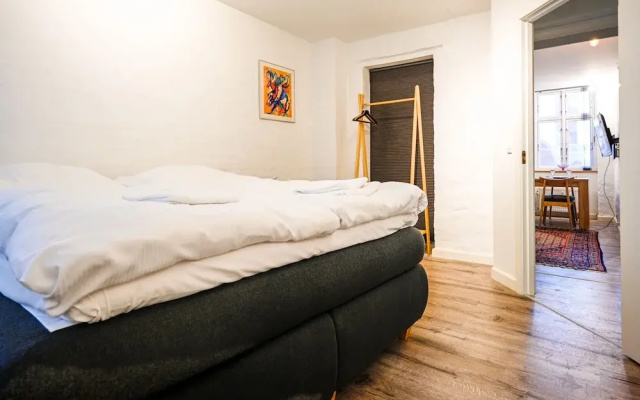 Lake - Pleasant 2-bdr Apt in City Center