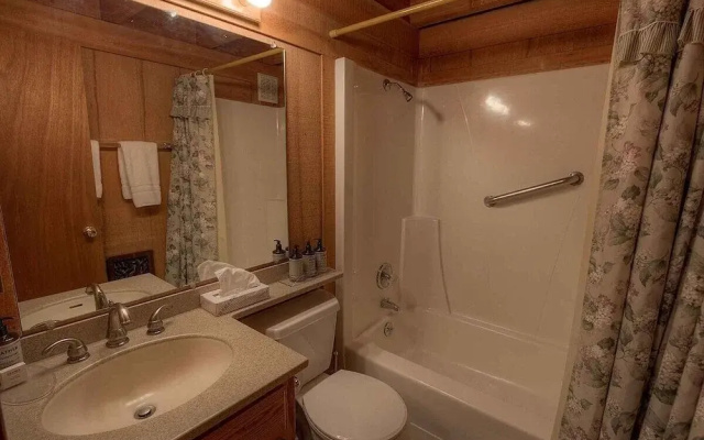 Chimney Rock Condo 3 Bedroom Condo by RedAwning