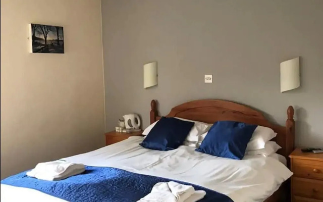 Strathcarron Hotel