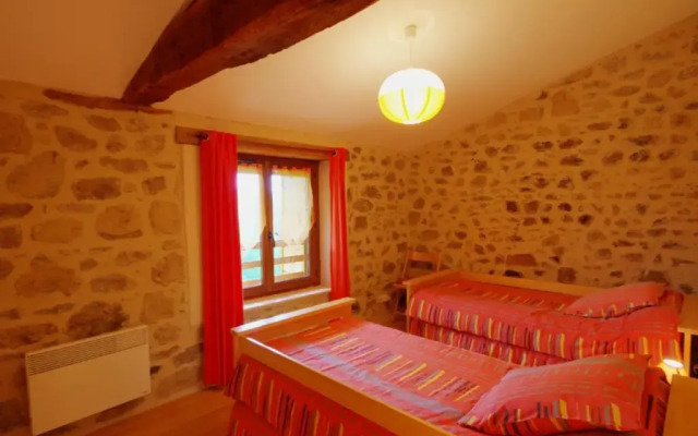 Gîte Saint-Cyr-de-Valorges, 5 pièces, 8 personnes - FR-1-496-17