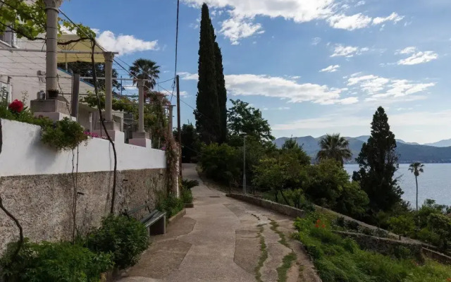 Cosy Villa in Kolocep With Garden