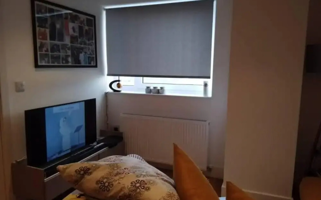 Whole Apartment 5mins to East Croydon & Concierge