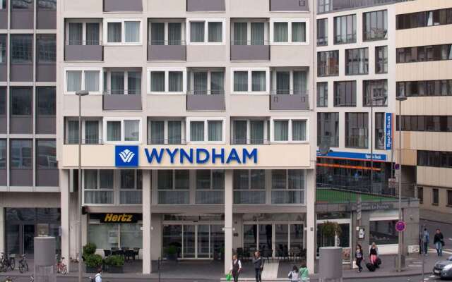 Отель Wyndham Köln вид на фасад
