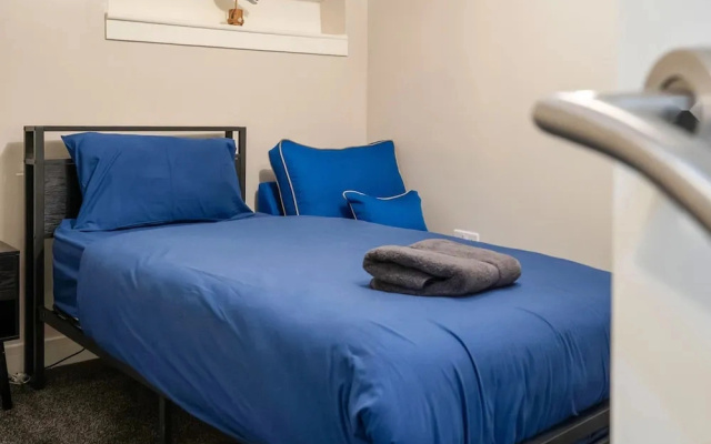 Spacious 4BR City Centre Apartment Dundee