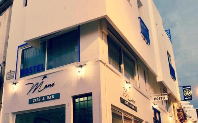 Rich & Poor Hostel Albufeira вид на фасад