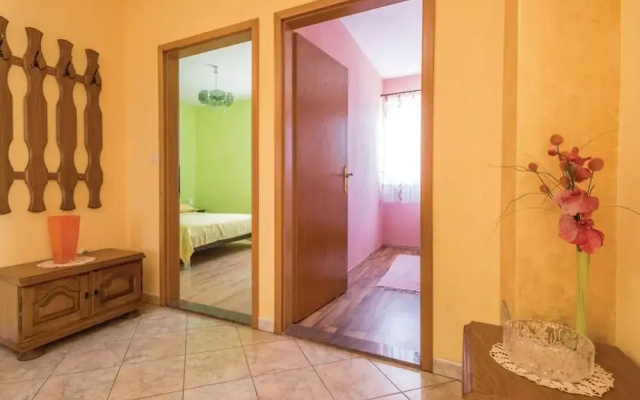 Nice Home in Kastel Luksic With Wifi and 6 Bedrooms