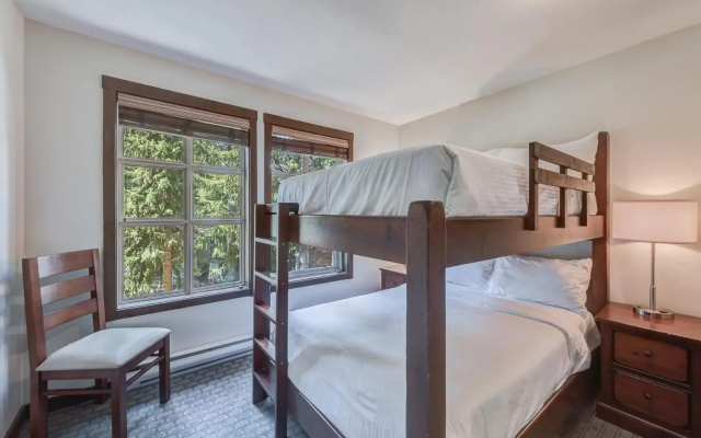 Blackcomb Springs Suites by CLIQUE