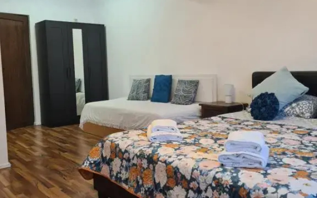 Luca's House ( aeroport Henry Coanda, Therme Bucuresti)