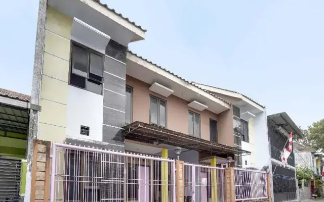 Spot On 91626 Rr Kost Putri Syariah