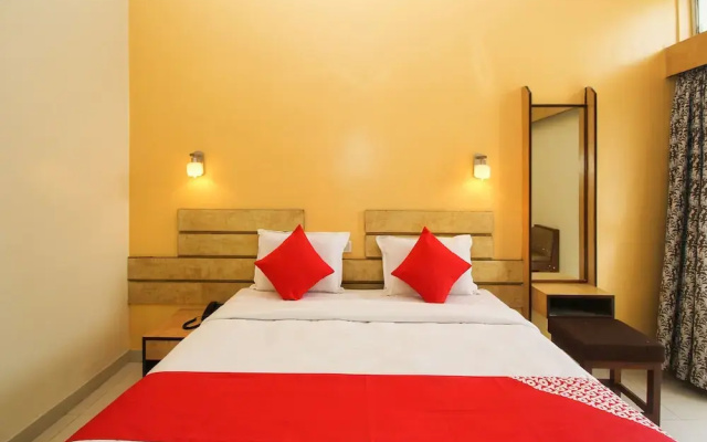 OYO 15198 Hotel Ranjeet