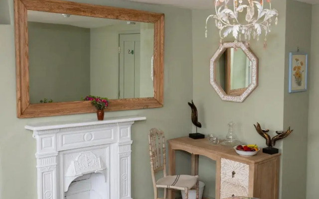 Market House 17th Century Boutique B&B(