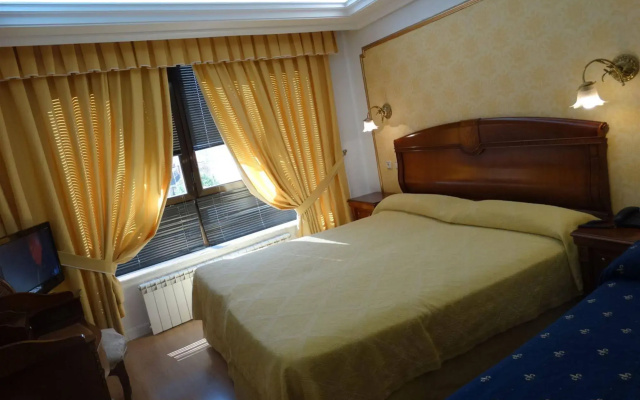 Le Petit Hotel