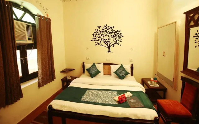 Vista Rooms at Indira Colony