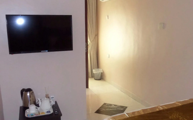 Rightgate Hotel & Suites