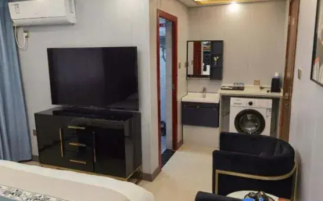 Violet Art Hotel (Yueyanglou Pedestrian Street Branch)
