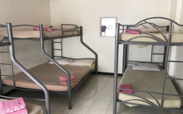 La Casa Roa Hostel