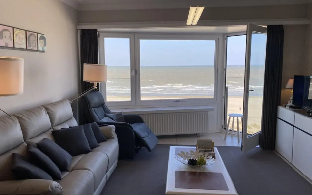 Apartment in Nieuwpoort by the Beach