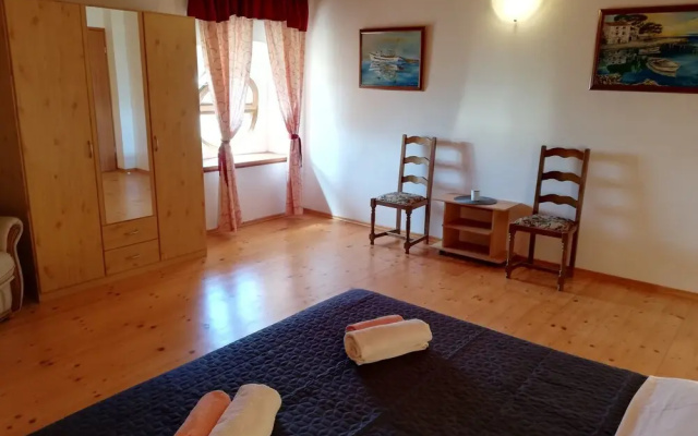 Villa Valeta 500 Meters From the Beach