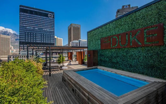 Stylish Studio Apartment with Rooftop Pool!