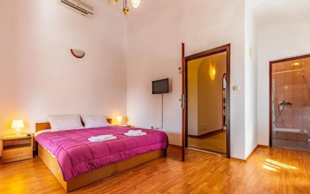 Stunning Home in Medulin With Wifi and 7 Bedrooms