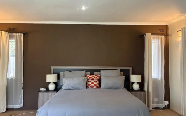 Double Bedroom In Mt Pleasant Heights - 2378