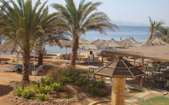 Coral Bay Hotel
