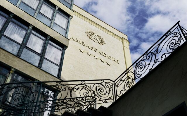 Ambassadori Hotel Tbilisi вид на фасад