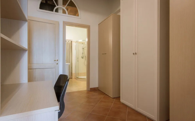 Leone Apartment