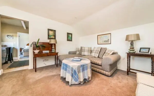 Pebble Apartment