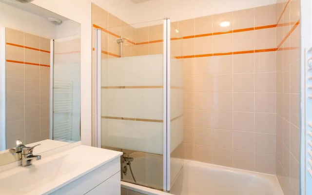 Spacious House for 6 in Parentis