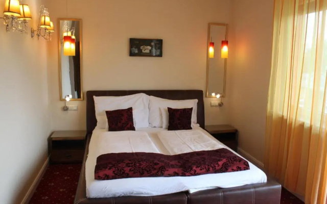 Al Faro Lodge