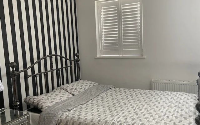 Captivating 2-bed House in Wolverhampton