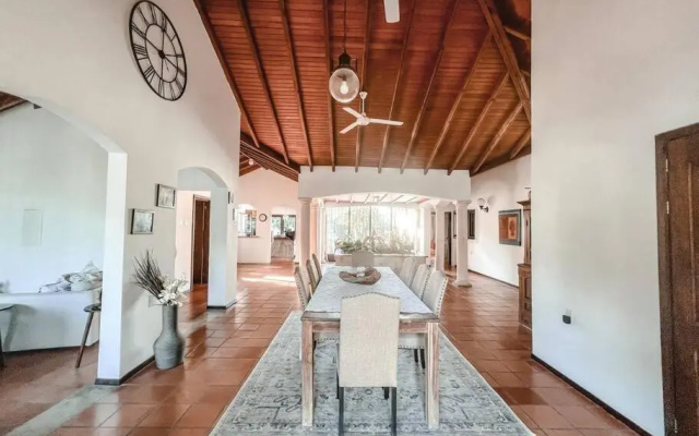 Breezy “Hacienda” w/pool - 4bed in Gated Resort