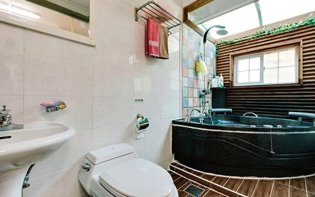 Yangyang Seorak Spa Herb Ville Pension