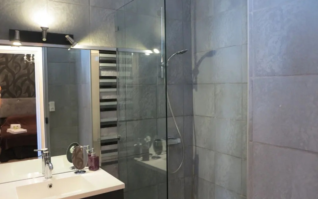 Stylish and Modern 1 Bedroom