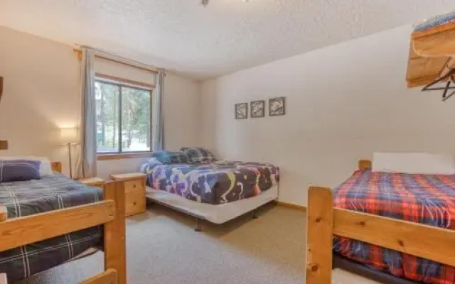 Little Trail Lodge